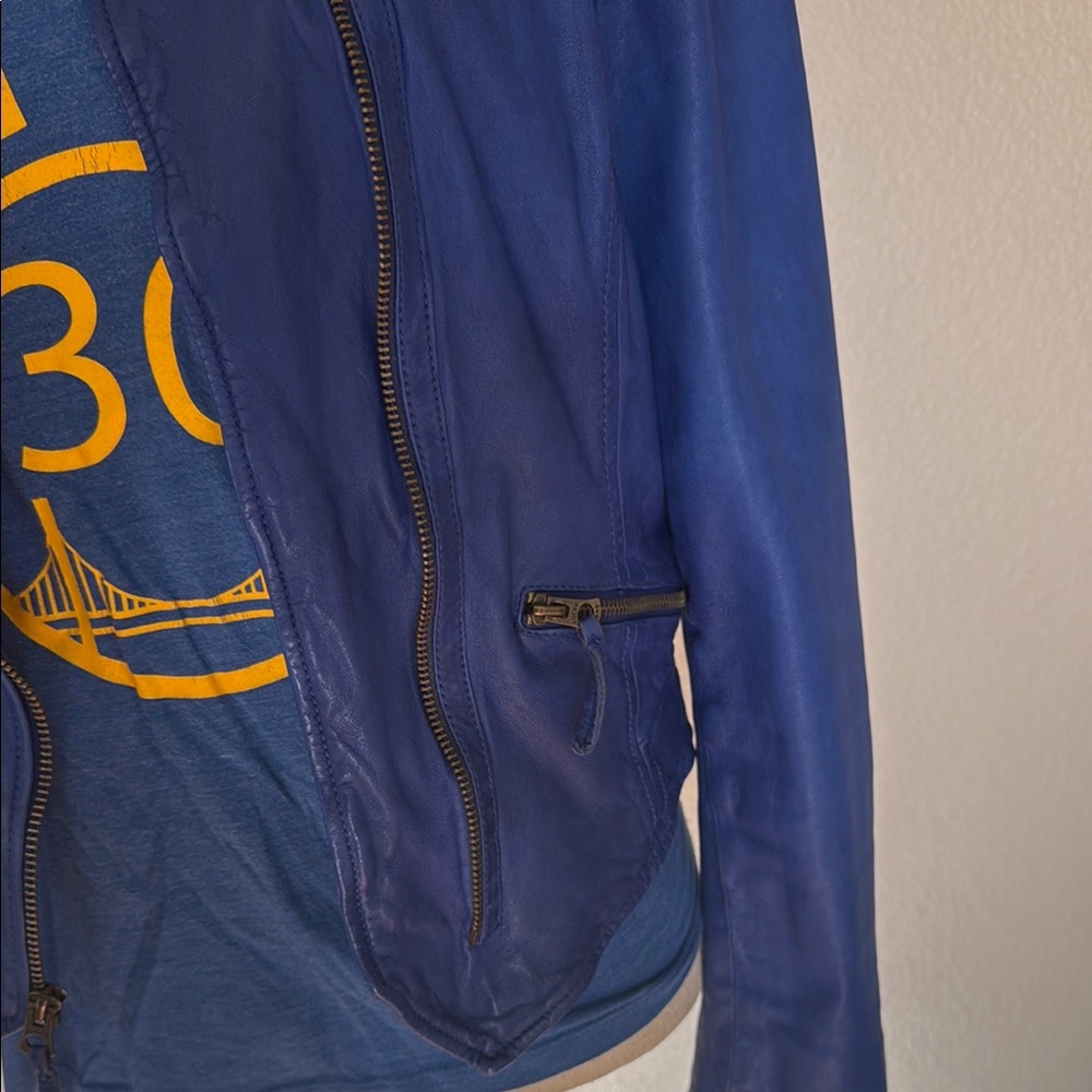 Lucky Brand Blue Leather Jacket with V-Neck and Graphic Design - Picture 3 of 4